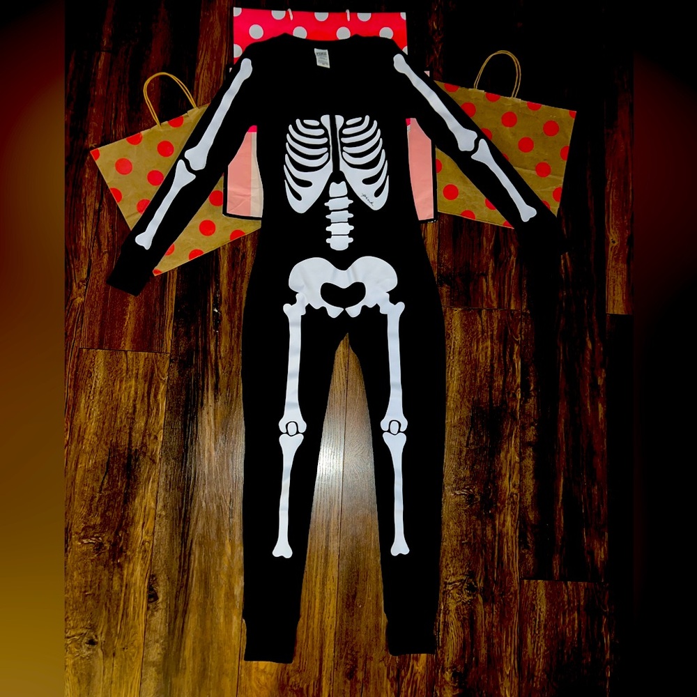 NWOT VS PINK SIZE SMALL SKELETON ONESIE SLEEPER.